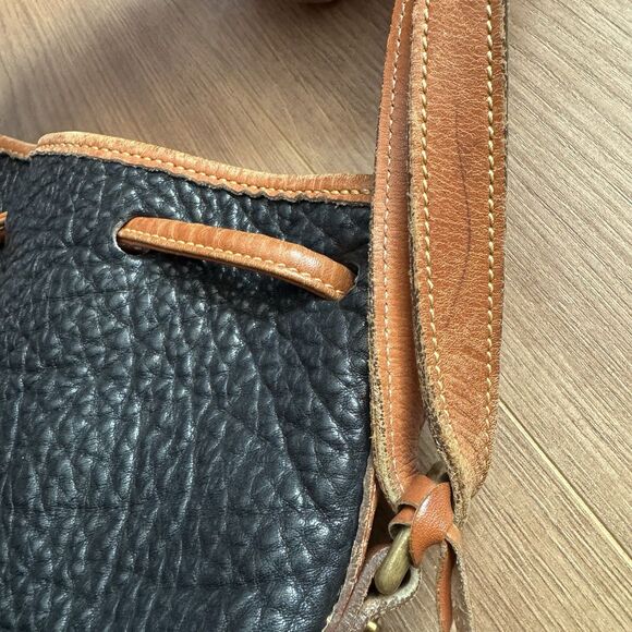 VTG 80s Dooney & Bourke All Weather Leather Drawstring Bucket Bag Black Tan USA - Picture 10 of 14